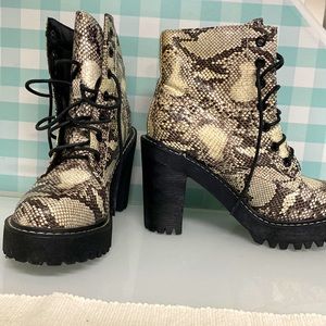 almost new boots size 7.5 madden girl brand, snake color